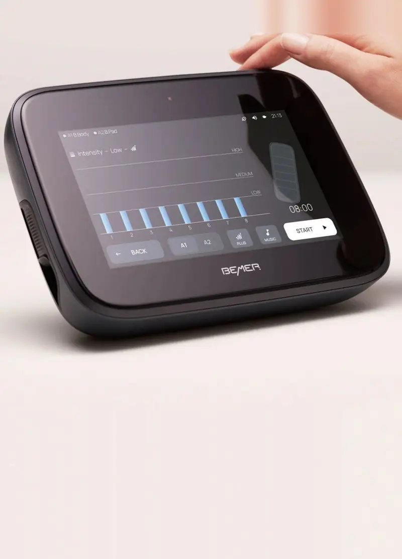 Equipo BEMER con su pantalla táctil (foto del fabricante)